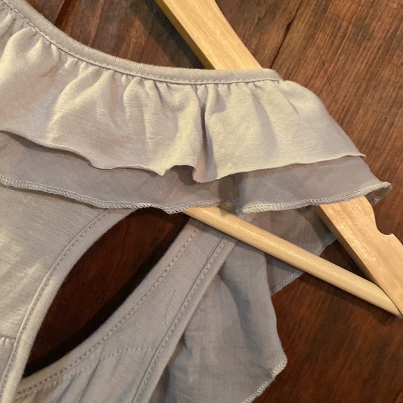 Eyeshadow Ruffle Tank Top - Picture 7 of 8